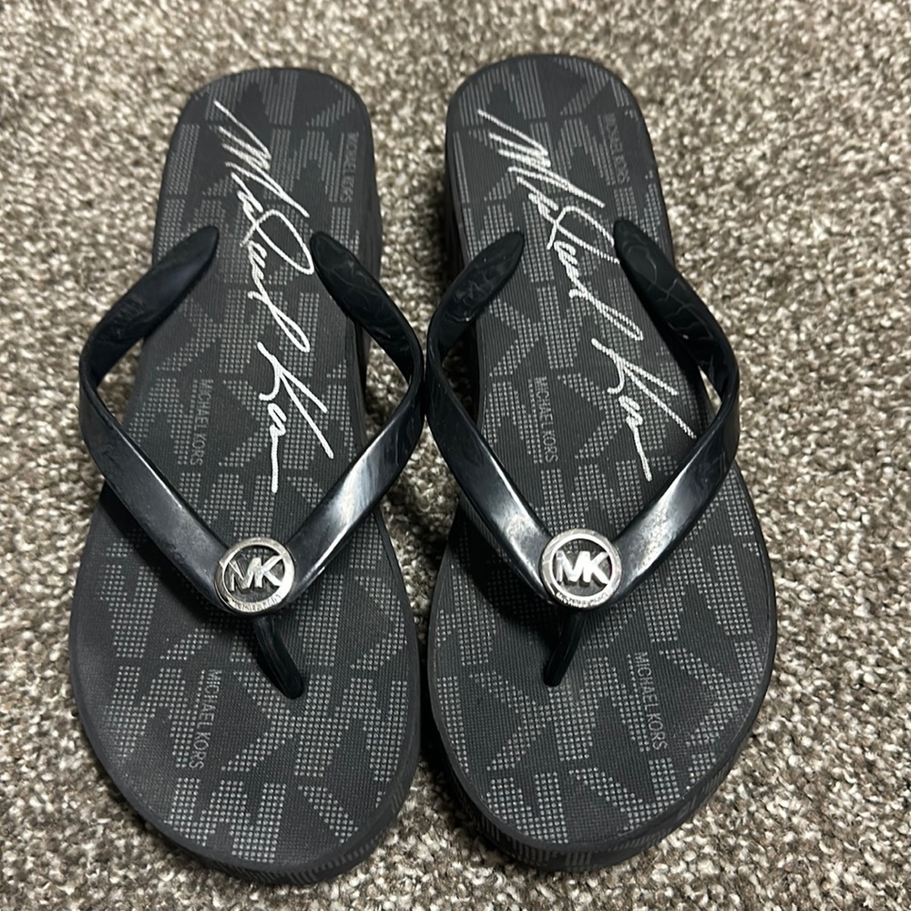Reposhing Woen once they were new. Too small for me